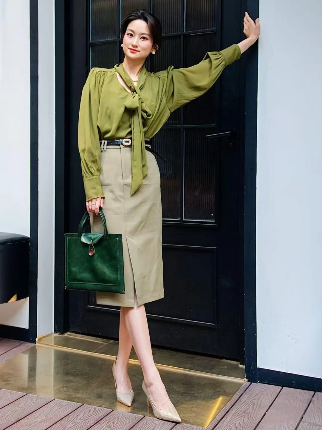

Elegant Green Sash Long Sleeve Shirt And Khaki Skirt Women's Spring Summer Slimming Fashion Set Polyester Fiber V-neck