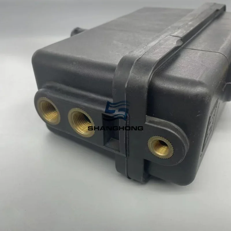 SH Auto Replacement Parts 12-826 Expansion Tank for Thermo King for Carrier Transicold Parts view 4
