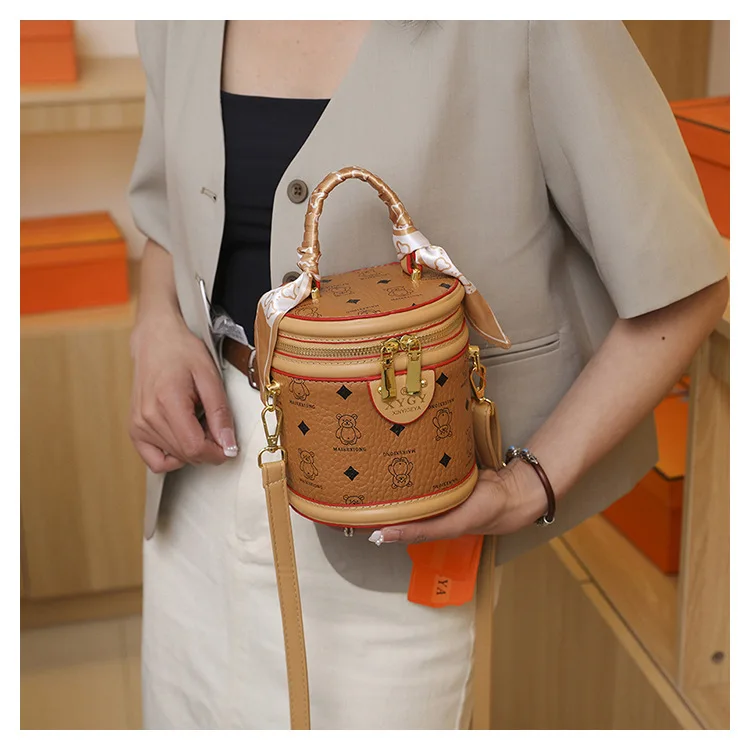 

2025 New Bucket Bag - Retro Portable Cylinder Style, High-Aesthetic Commuter Bag, Ideal for Shoulder/Crossbody Daily