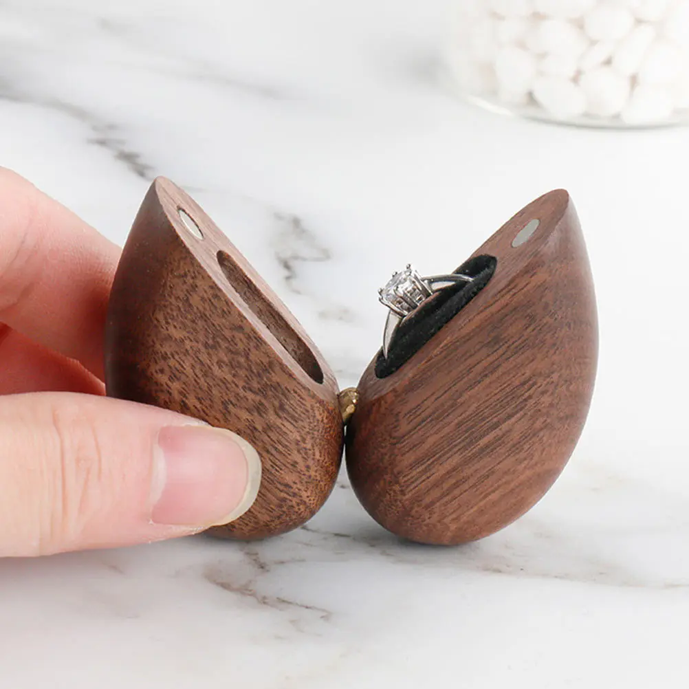 

1Pcs Solid Wood Ring Organizer Retro Black Walnut Heart-Shaped Ring Storage Case Creative Elegant Wedding Proposal Display Box