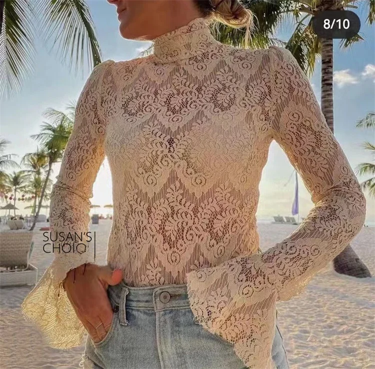 

Модный комплект Susan Australia: белая кружевная блузка с длинными рукавами-колокол и элегантные брюки для женщин