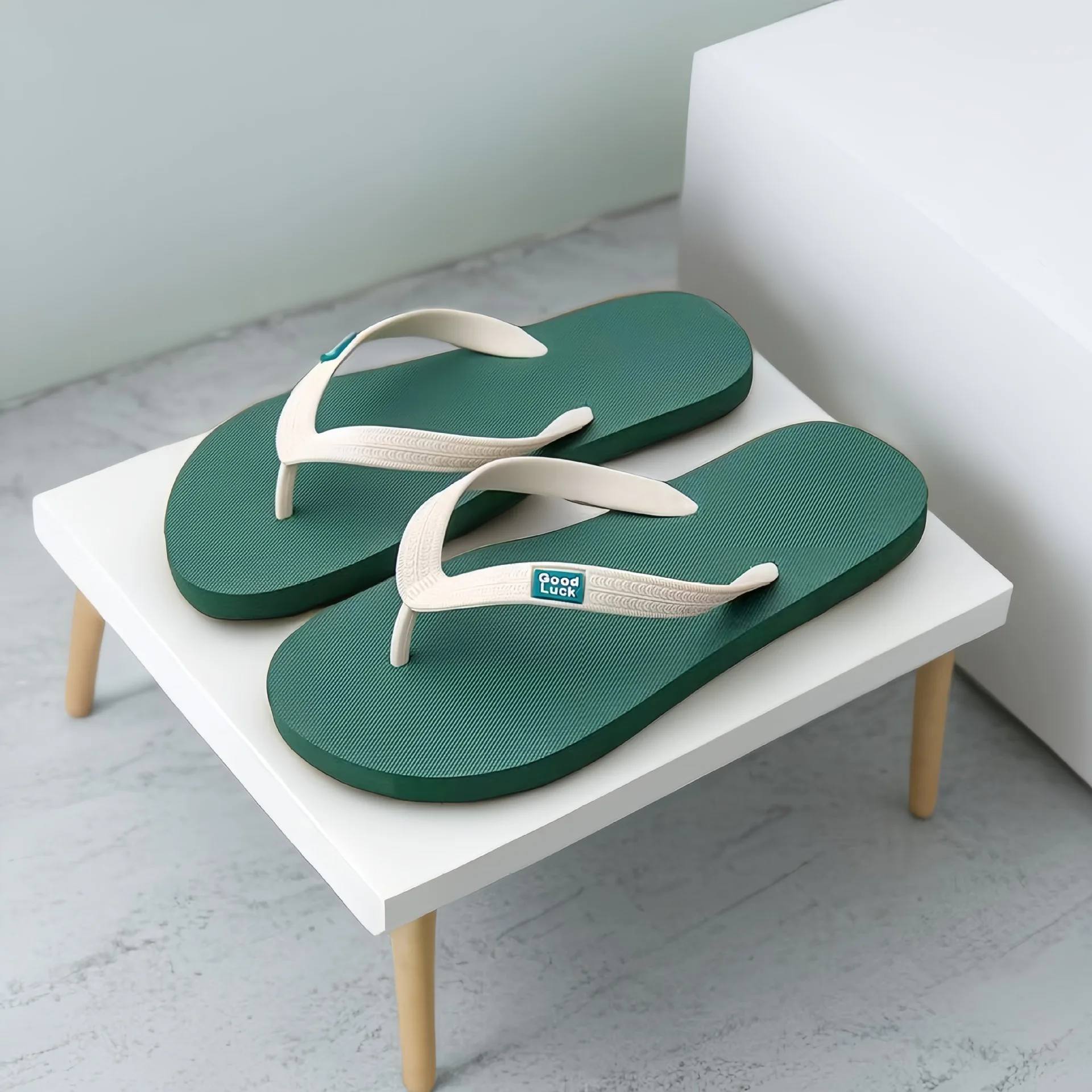Spot Good Luck Men'S Flip-Flops Non-Slip Lightweight Two-Color Sole Summer Casual Sandals Indoor And Outdoor Beach Day Wear