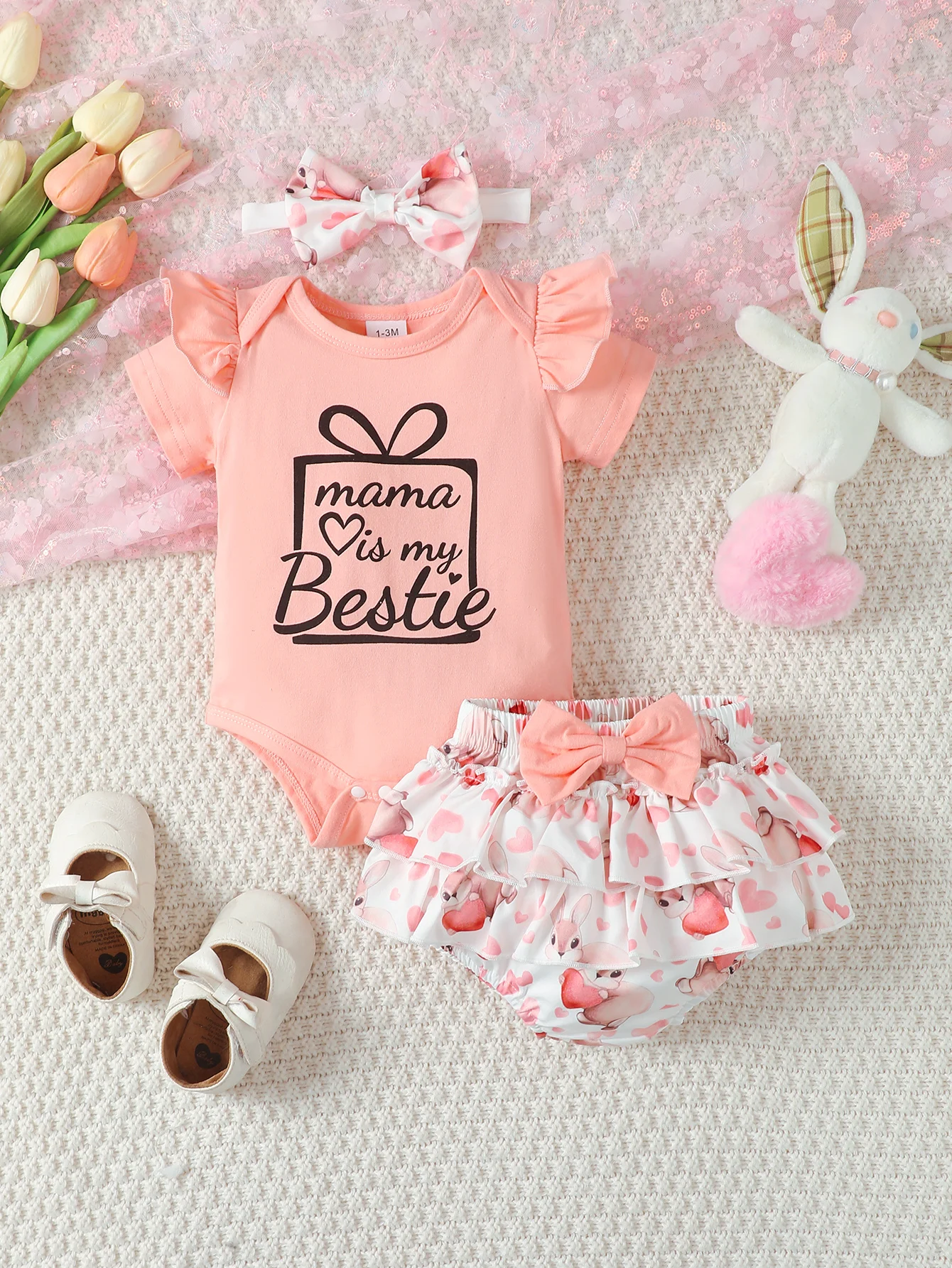 

Baby Girl slogan Graphic Ruffle Trim Bodysuit & Bow Waist Layered Trim Shorts & Headband