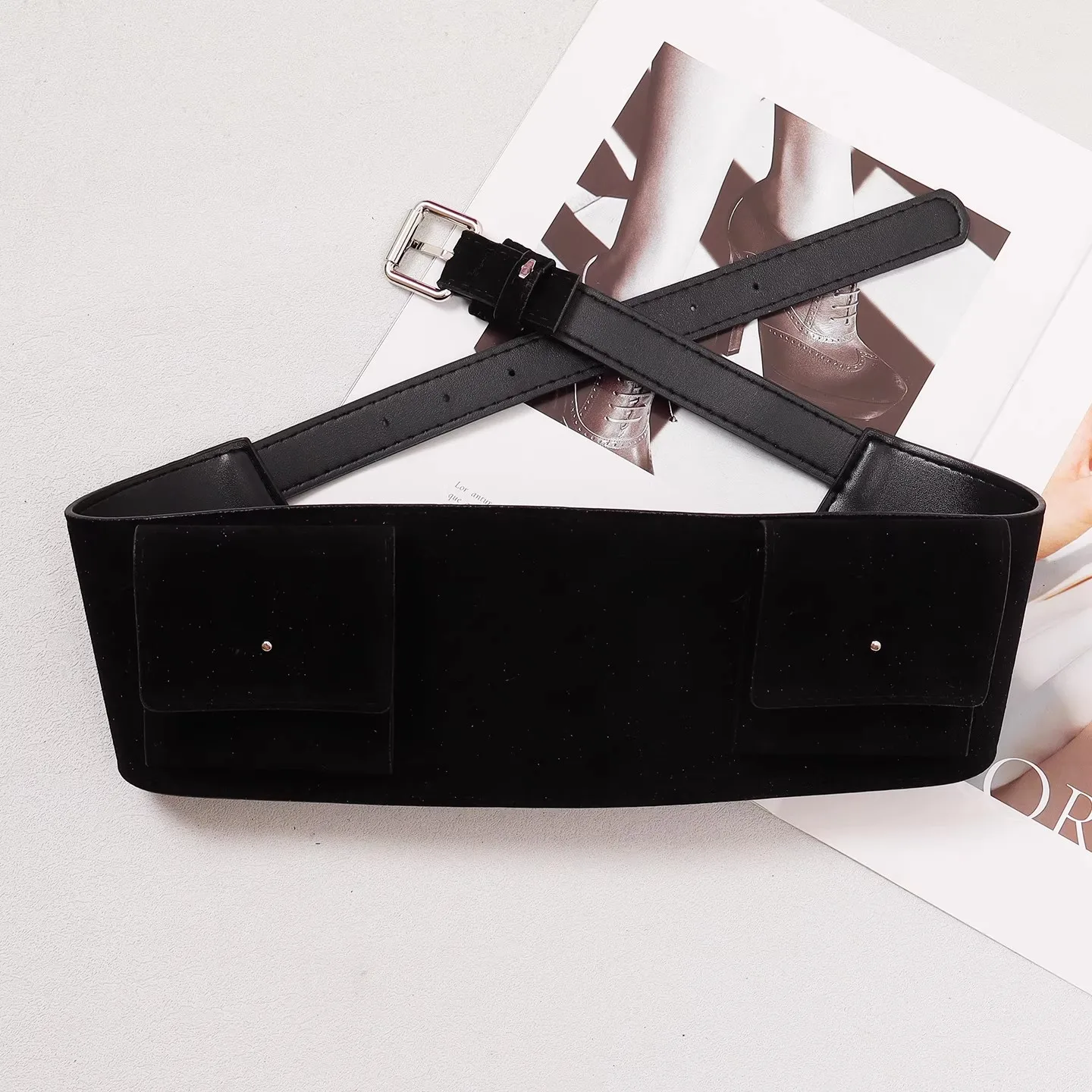 เข็มขัดคาดเอวหนังกลับเทียมสไตล์วินเทจสำหรับผู้หญิง พร้อมกระเป๋า  คอร์เซ็ตรัดเอว  เข็มขัดตกแต่งแบบกว้าง รุ่น R3022