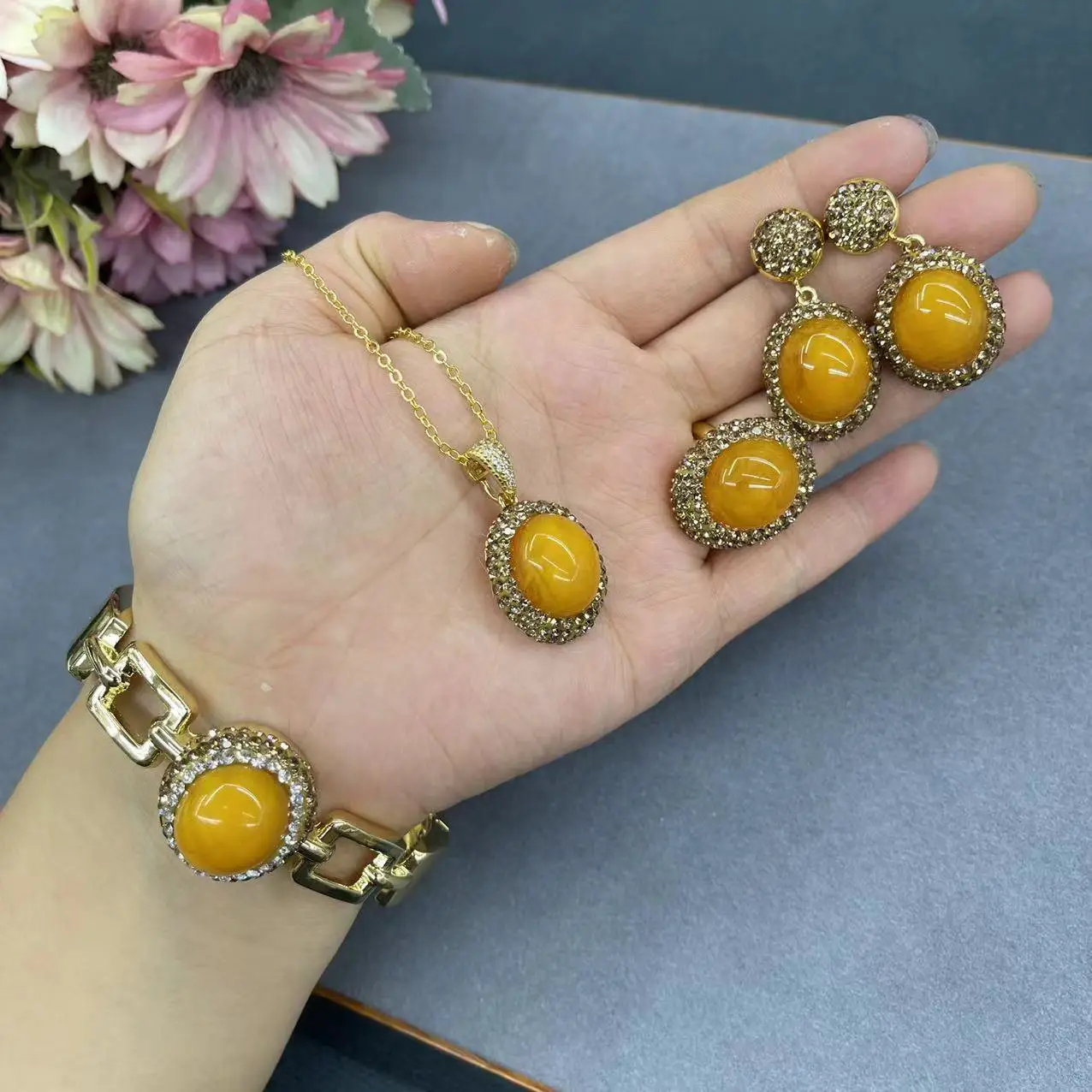 

Ore optimized beeswax four Internet celebrity same hand-inlaid Czech crystal jewelry sets Pendant necklace Ring earring bracelet