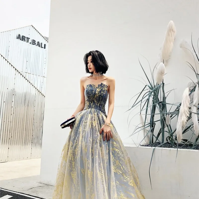 

New elegant and fashionable strapless puffy dress for banquets