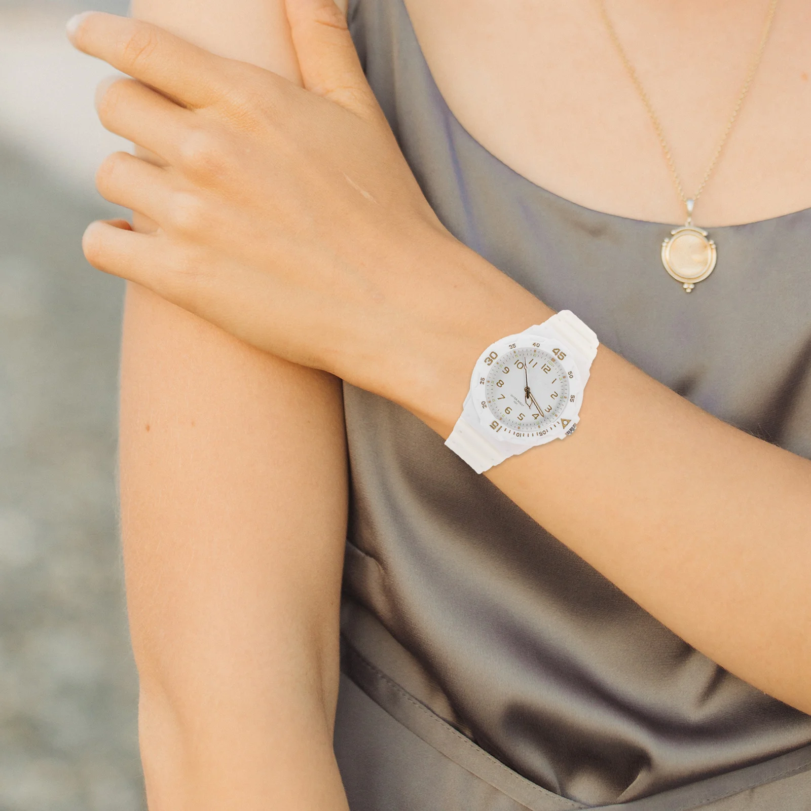 

Waterproof Watch with Comfortable All-Match Style Wristwatch for Business Leisure Indoor Outdoor Activities