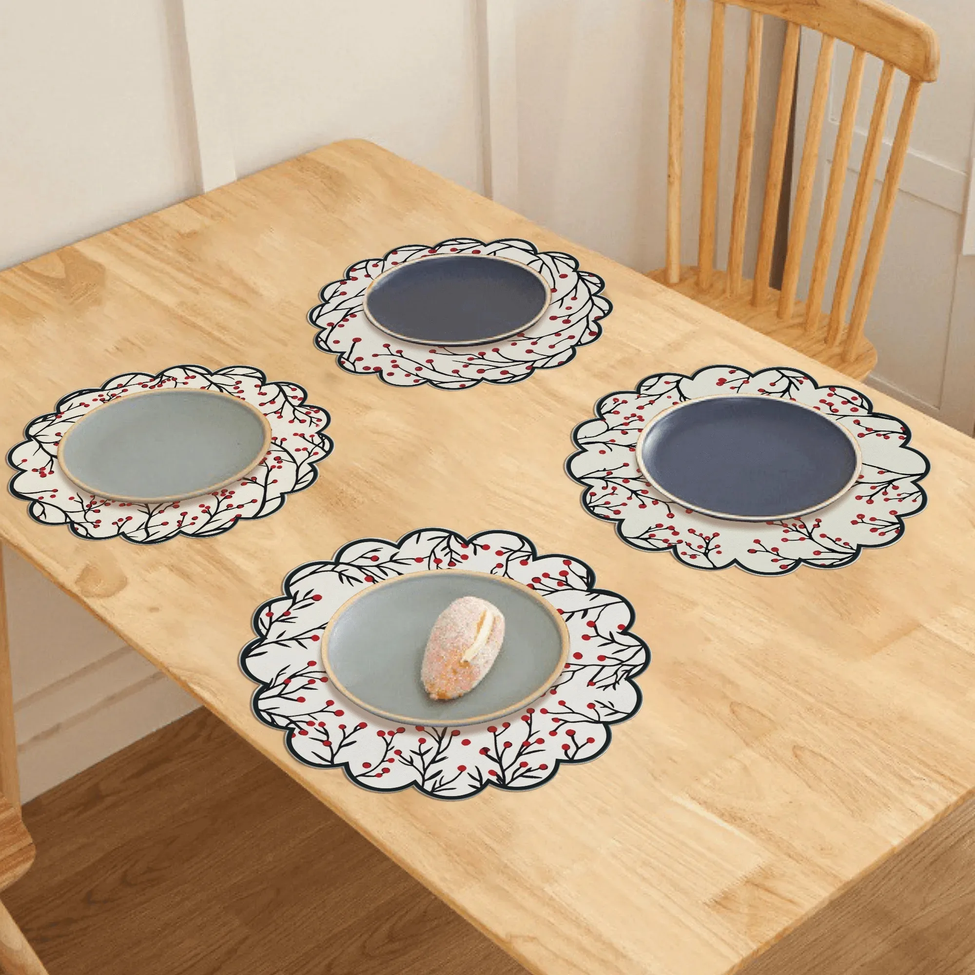 VIKAMA 4PC 天然枝の赤い果実のプレースマット 波状のエッジ付き - ミニマリストスタイルのホームテーブルデコレーションとアクセサリー