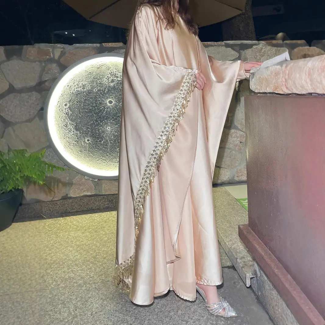 Venta al por mayor Oem Modest Dubai Eid vestido de novia conjunto para mujeres Abaya musulmana y Gamis para la temporada de otoño y primavera