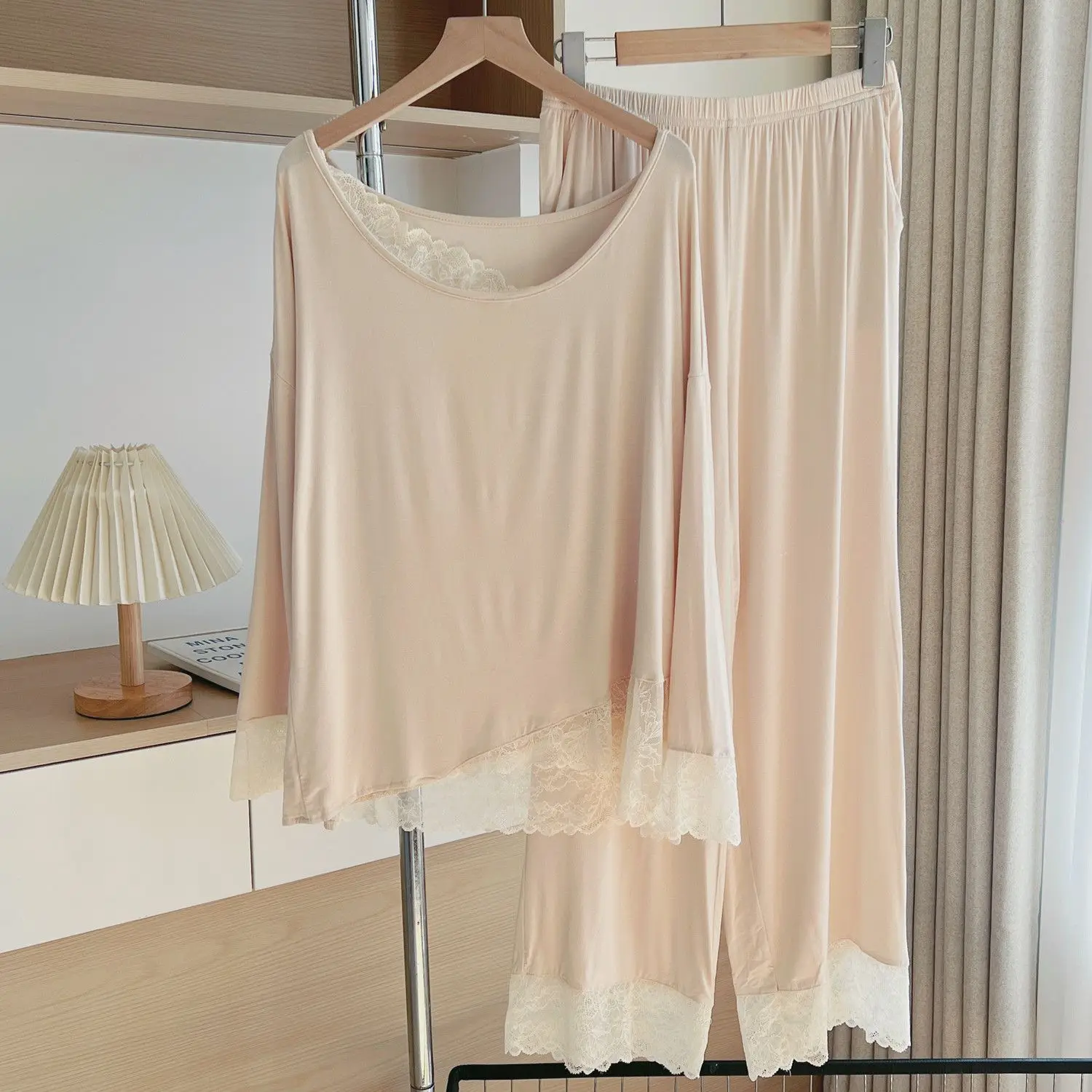 

Удобный комплект для сна с круглым вырезом: мягкая модальная пижама с длинными рукавами и брюками, сексуальный кружевной пэчворк, молодежная весенняя новинка для дома