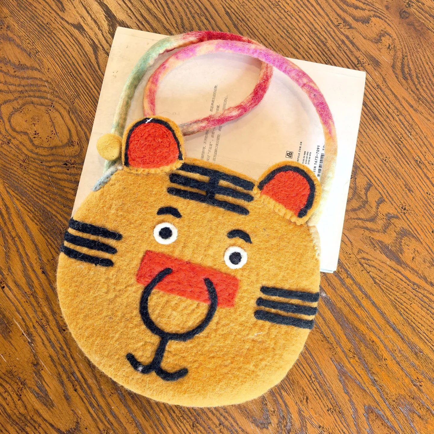 

Handmade Wool Felt Bee Cartoon Plush Crossbody Bag Women's Cute Mobile Phone Bag Japanese Style Lightweight Shoulder Bag