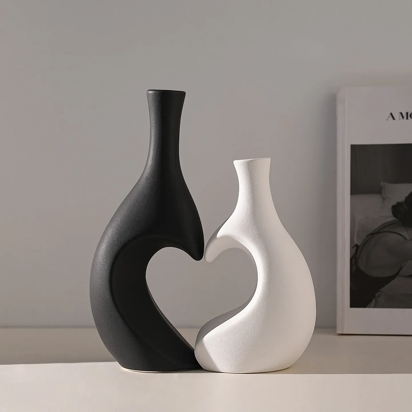 Couple-Themed Heart-Shaped Ceramic Vase for Dried Flowers—Elegant Living Room Floral Arrangement,TV Cabinet,and Table Decor