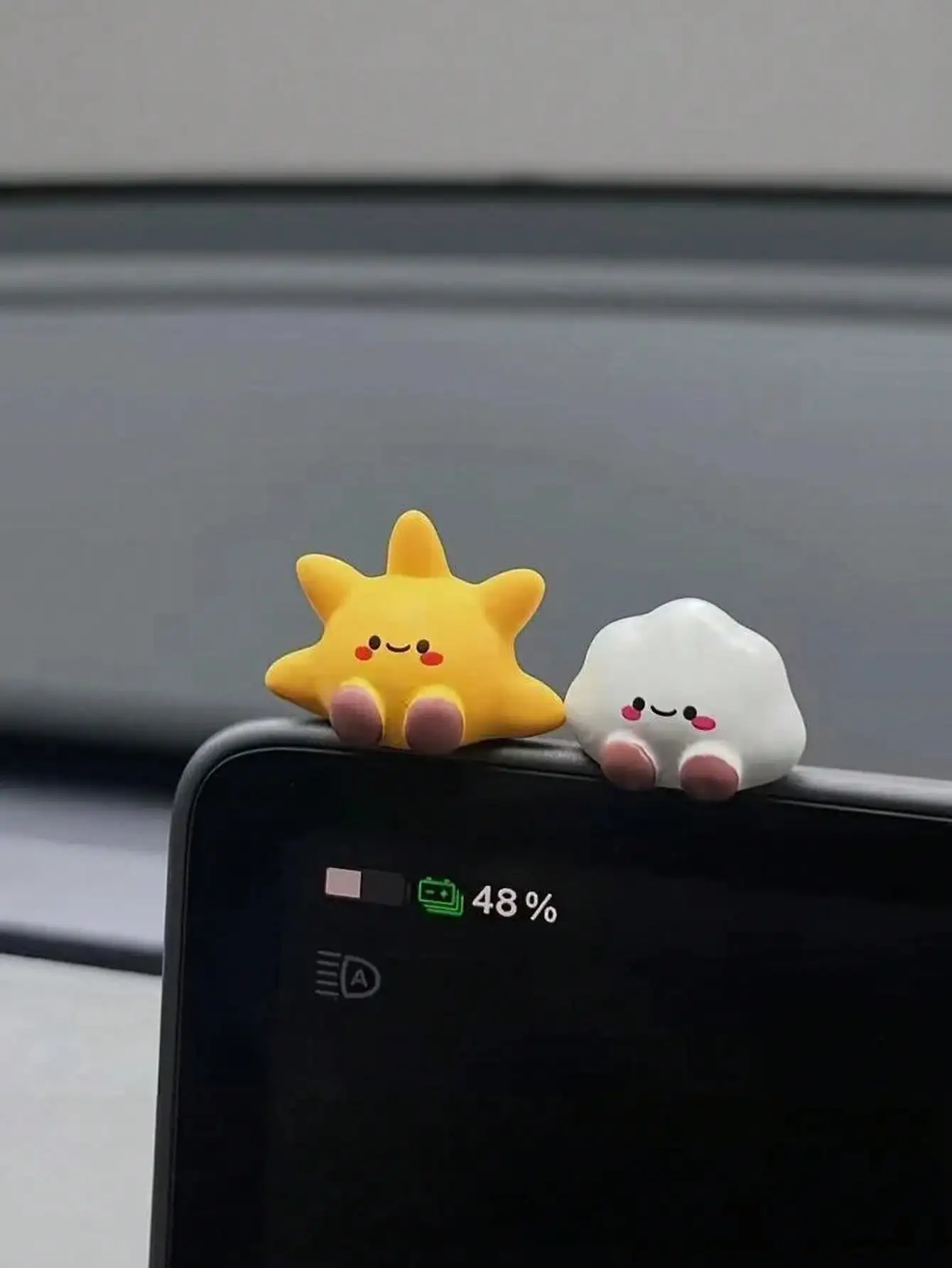 2 adorable mini sun car figurines, perfect for displaying on your car's dashboard—small and exquisite