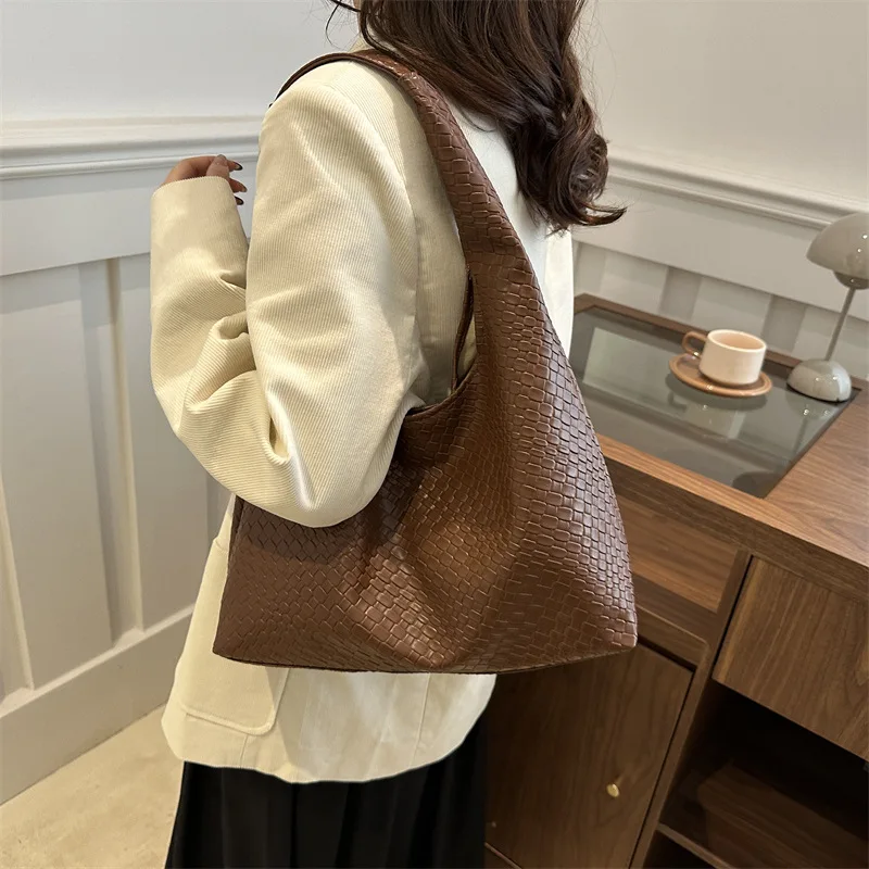 One-shoulder Bag Retro Commuter Tote Bag Large-capacity Armpit Bag Fashionable Personality All-matching Solid Simple