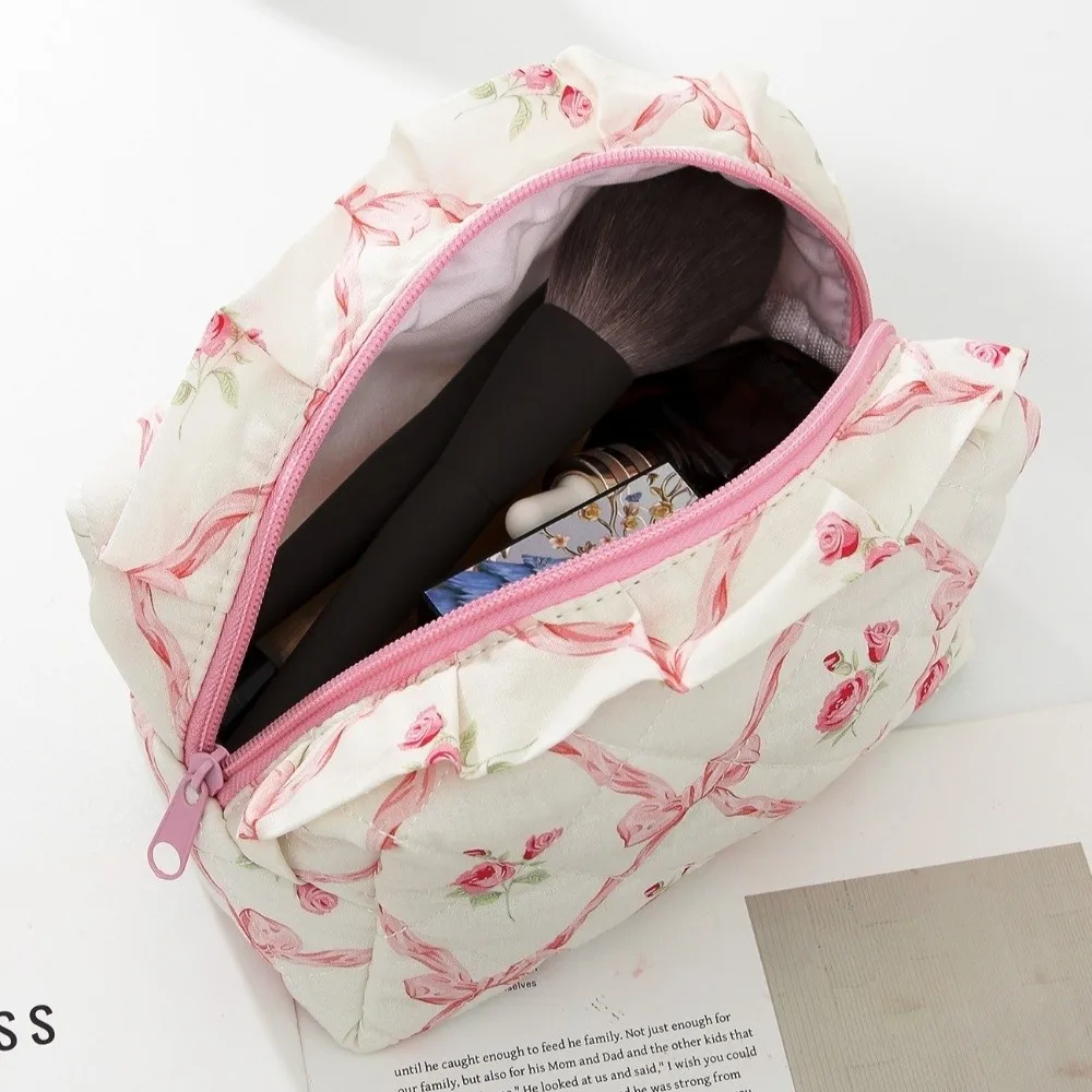 Sweet Bow Floral Print Makeup Bag Bow Floral Print Quilted Wash Storage Bag Zipper Closure Large Capacity Ruffled Edge Pen Bag