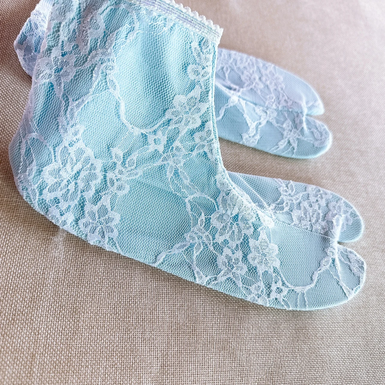 جوارب قطنية بطبقة مزدوجة من الدانتيل غير شفافة، جوارب لوليتا بفصل للأصابع، جوارب نصف ساق من القطن والبوليستر
