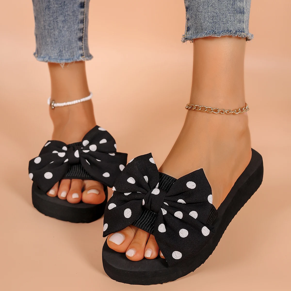 3 cm Absatzhöhe, elegante Sandalen mit Polka-Dot-Schleife, schlichtes, schwarzes Design, zum einfachen Anziehen, für Damen. – Detail 1
