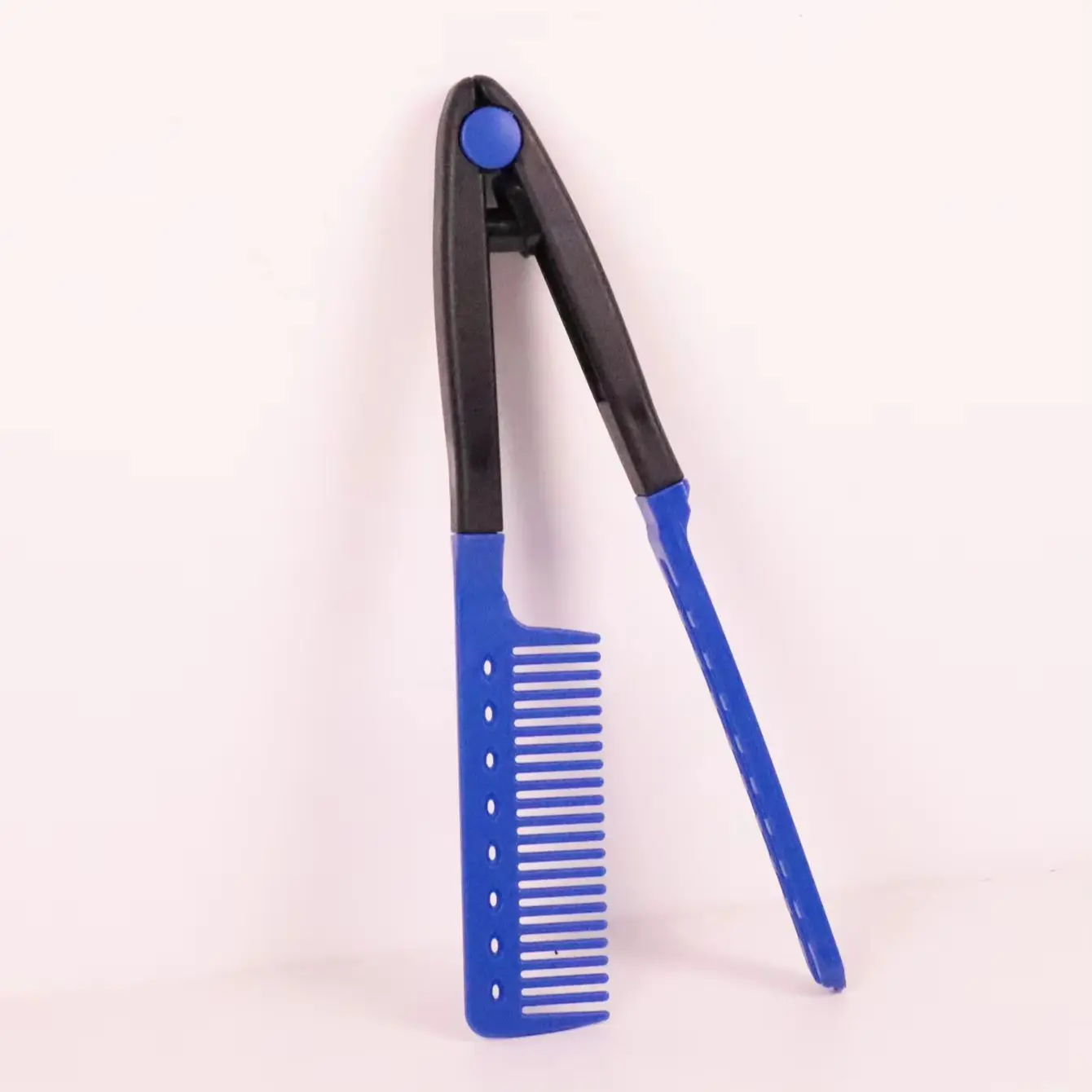 

Расческа для укладки волос V-образной формы, наслаждайтесь прямыми волосами на уровне салона в любое время. Специально подходит для настоящих париков из волос.