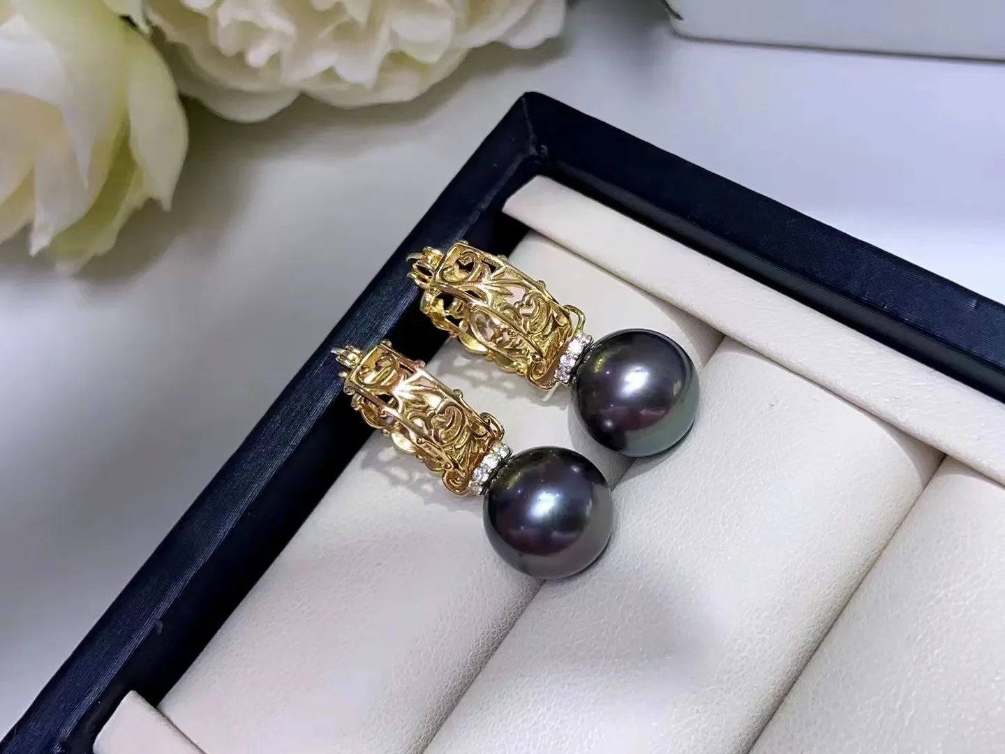 

Natural South Sea Round Pearl S925 Pure Silver Exquisite Hollow Lace Earrings AAAA10-11mm