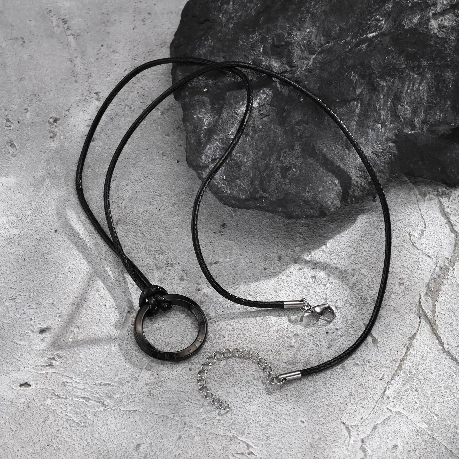Viking Runde Mobius-Halskette für Männer, Edelstahl-Anhänger mit schwarzem Wachsseil, klassisches Schmuckgeschenk für Ehemann, Vater, Sohn – Detail 15