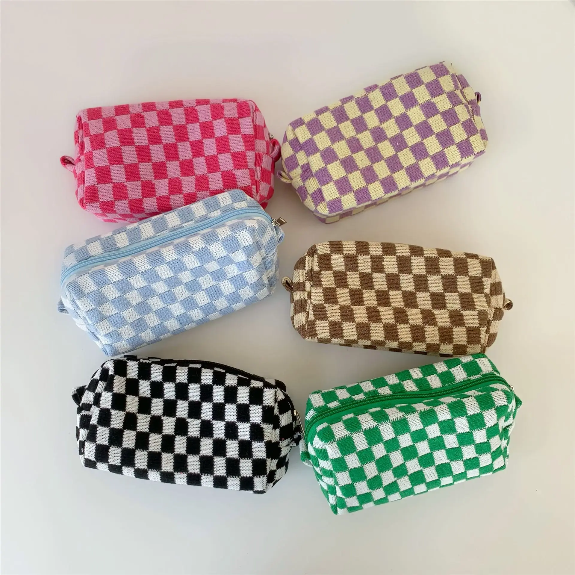 Stylish Knitted Cosmetic Bag with Plaid Pattern and Large Capacity for Easy Storage and Travel