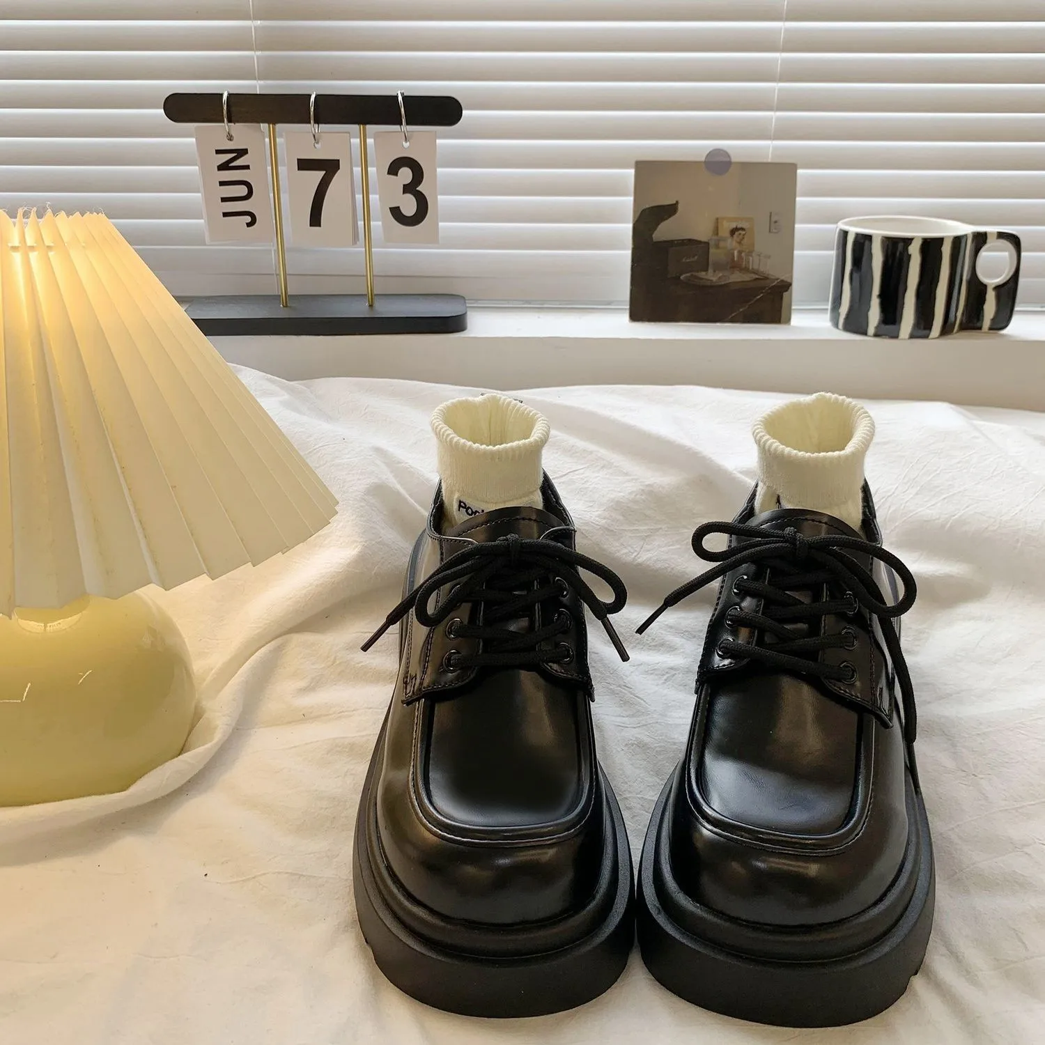 أحذية عمل مكتب ماري جين الجديدة للربيع والخريف على الطراز الياباني للنساء مع كعب وأشرطة سميكة سوداء