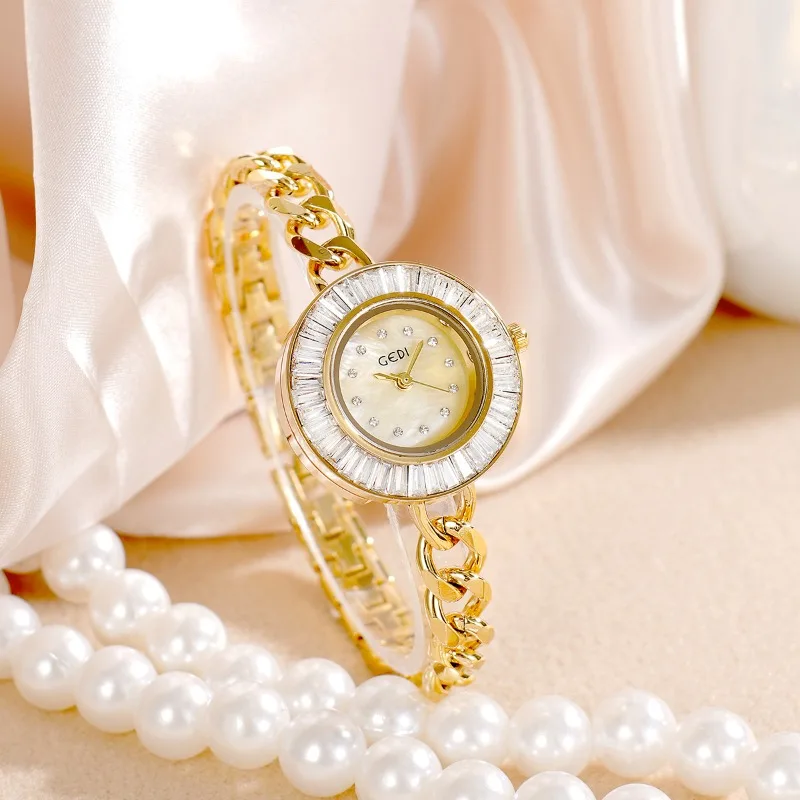 Retro exquisite luxury gold women's watch niche waterproof student fritillary face fashionable simple quartz watch 2025 new gift