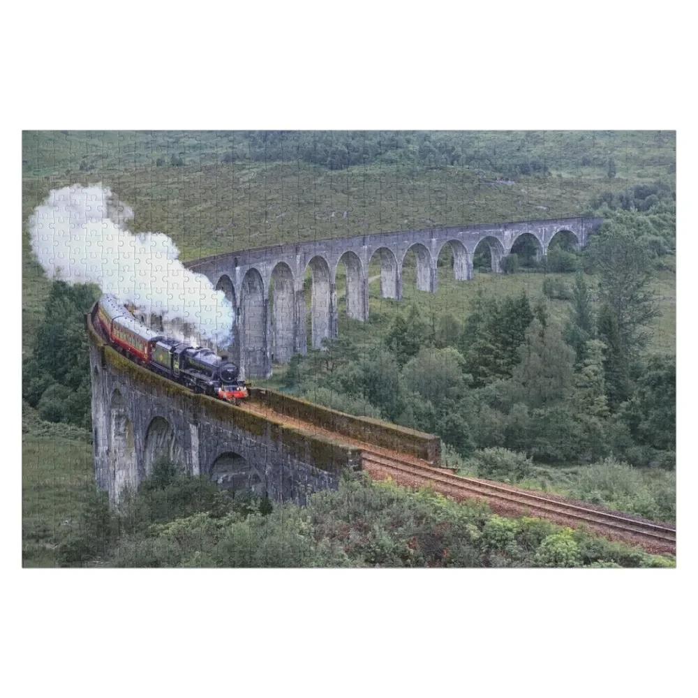 محرك البخار على أحجية الصور المقطوعة Glenfinnan viaduct الجماركية مع الصور المقطوعة للأطفال