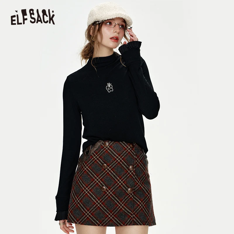 ELFSACK 2024 Winter New Arrivals Black Half turtleneck Bell sleeves Pleated cuffs Apple embroidery Knitted pullover