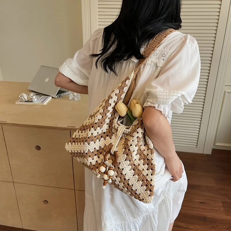 

Unique Fashionable Shopper Bag For Women With Vintage Leather And Trendy Crossbody Appeal