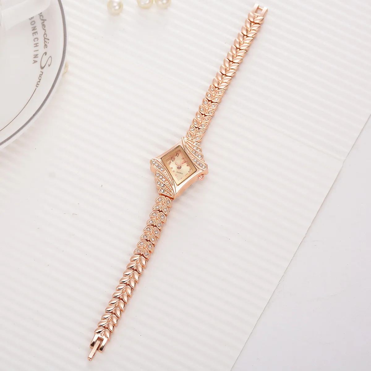 Women Rhinestone Crystal Quartz Wrist Watch Elegant Fashion Bracelet Watch Golden for Valentine Christmas Birthday Gift