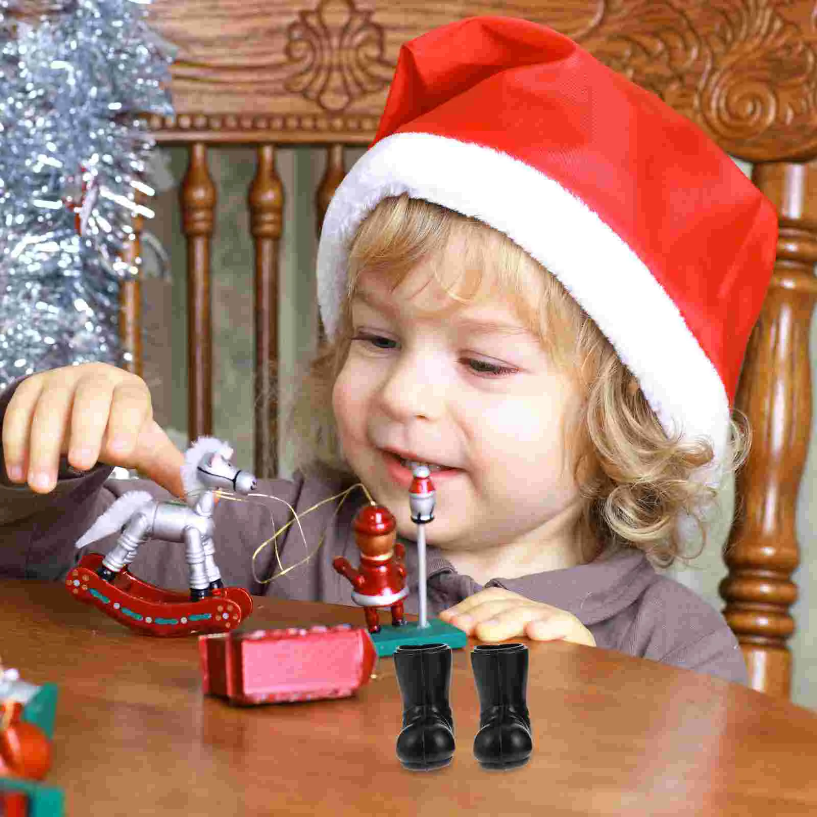 5 paia di mini stivali scarpe in miniatura modelli decorativi natalizi ornamenti di Babbo Natale giocattolo natalizio plastica bambino nero