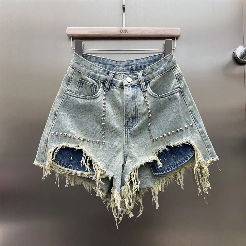 

Персонализированные джинсовые шорты с заклепками для женщин, лето 2026, новый американский стиль, уличные брюки с бахромой, свободные шорты с высокой талией