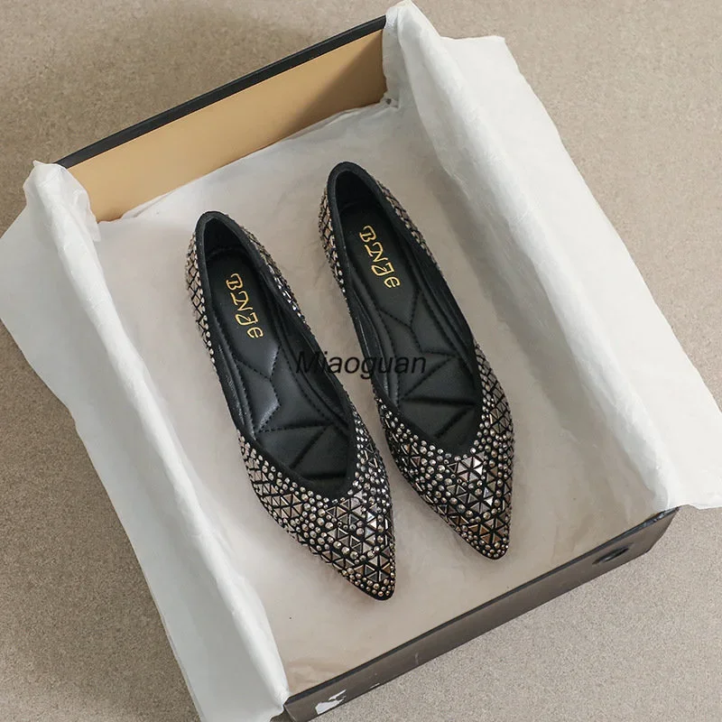 2024 New Glitter Sequins Pumps Woman Bling Diamonds Shoes Crystal Rivet Ladies Party Dress Pointy Toe Elegant Flat Bottom Loafer