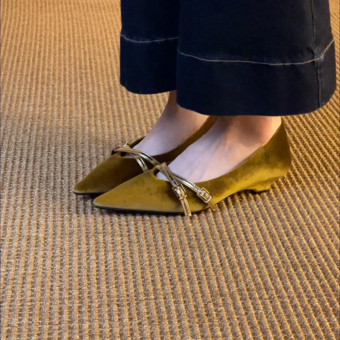 French Retro Pointed Toe Flats Women Low Heel Mary Jane Shoes Casual Classic