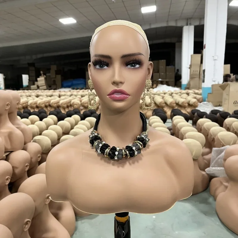 

Реалистичная женская голова-манекен с плечами для демонстрации париков и головных уборов