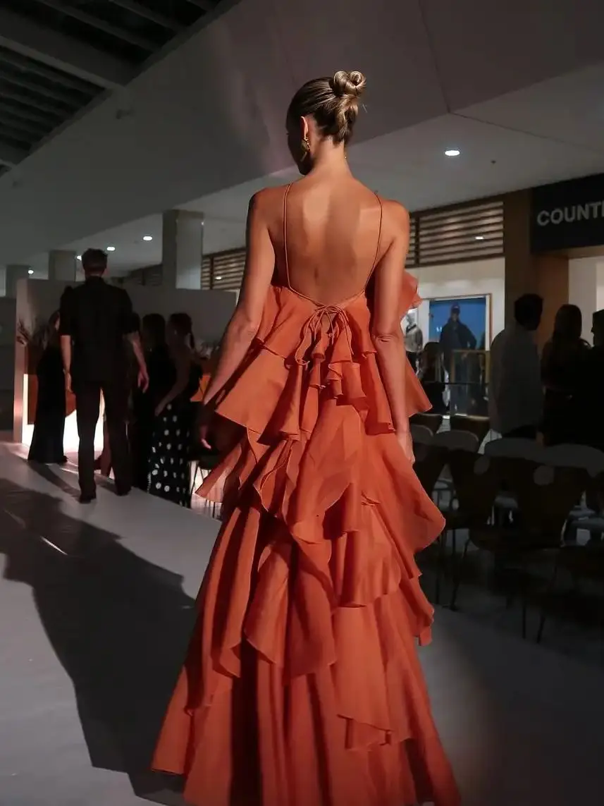 Ofherown Elegante A-Line Chiffon A strati Ruffles Abiti da sera Cinghia per spaghetti Abiti da ballo Backless Robe De Soiree Personalizzato