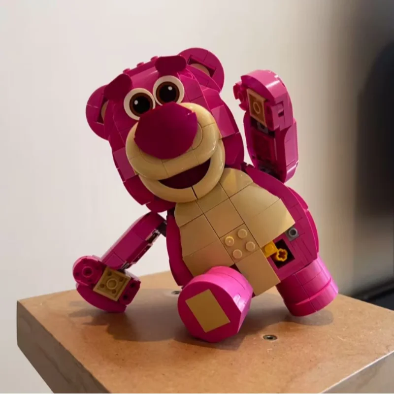 2026 New Popular Classic Cartoon Pink Strawberry Bear Building Blocks 570pcs Diy Puzzle Ornament Model Creative Birthday Gifts - view 3