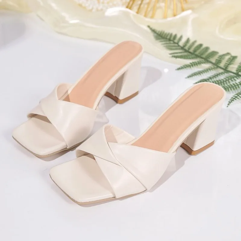 

Летние дизайнерские женские тапочки Traf тканые с удобной женской обувью