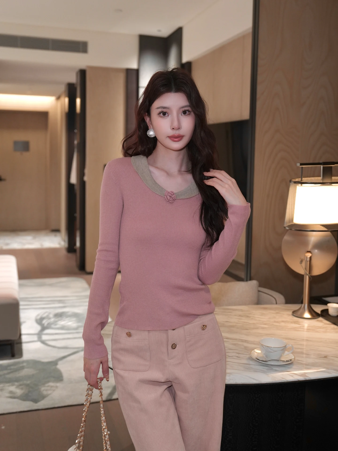 

Женский розовый шерстяной вязаный топ Kun Total【Taman】с эффектом утончения талии и длинными рукавами для весны