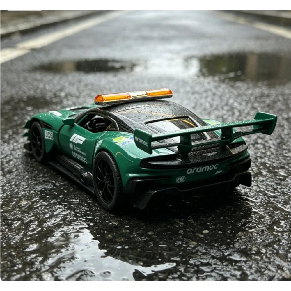 1:32 Aston Martin Vulcan Track Safety Car Alloy Model, Pull Back Toy Car with Light and Sound, Desktop Ornament for Collection