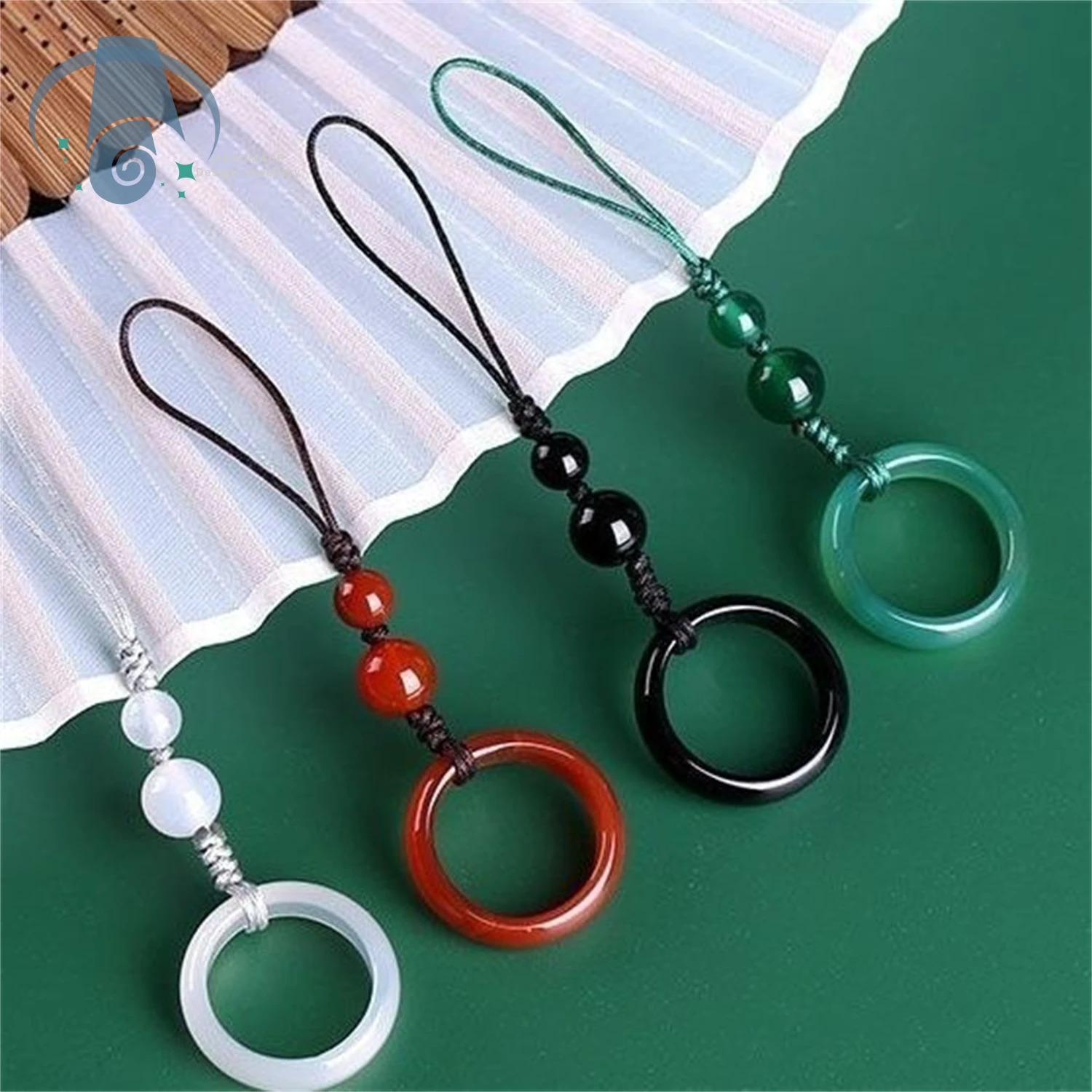 Mobile phone lanyard refers to a Chinese style pendant made of jade and agate, with a jade ring buckle. It is a men's and women'