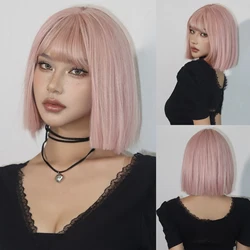 Szaro-różowe peruki syntetyczne Short Bob Cut Blunt Peruki z grzywką Cosplay Lolita Hair Peruka dla białych kobiet Odporne na ciepło Impreza Codziennie