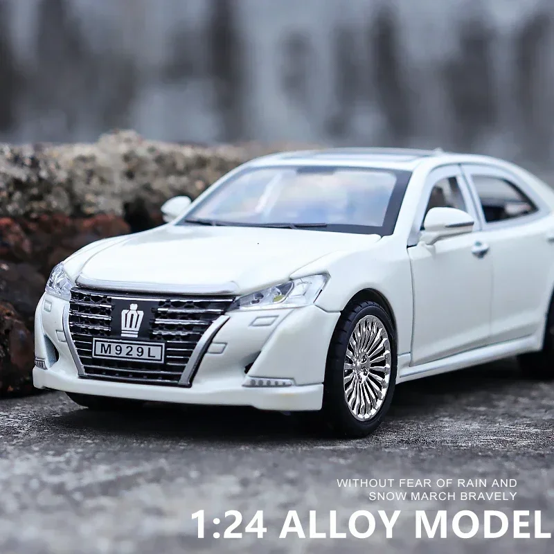 

1:24 Toyota Crown Alloy Car Model Diecasts & Toy Vehicles Metal Toy Car Model Simulation Sound Light Collection Childrens Gift