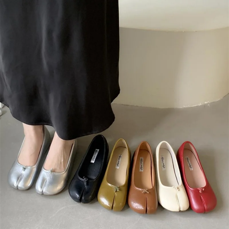 

Женская обувь на толстой подошве 4 см, с разделенным носком и большого пальцами, весенне-осенние туфли-бобы из мягкой кожи 2025 года, туфли-подкова с плоской подошвой