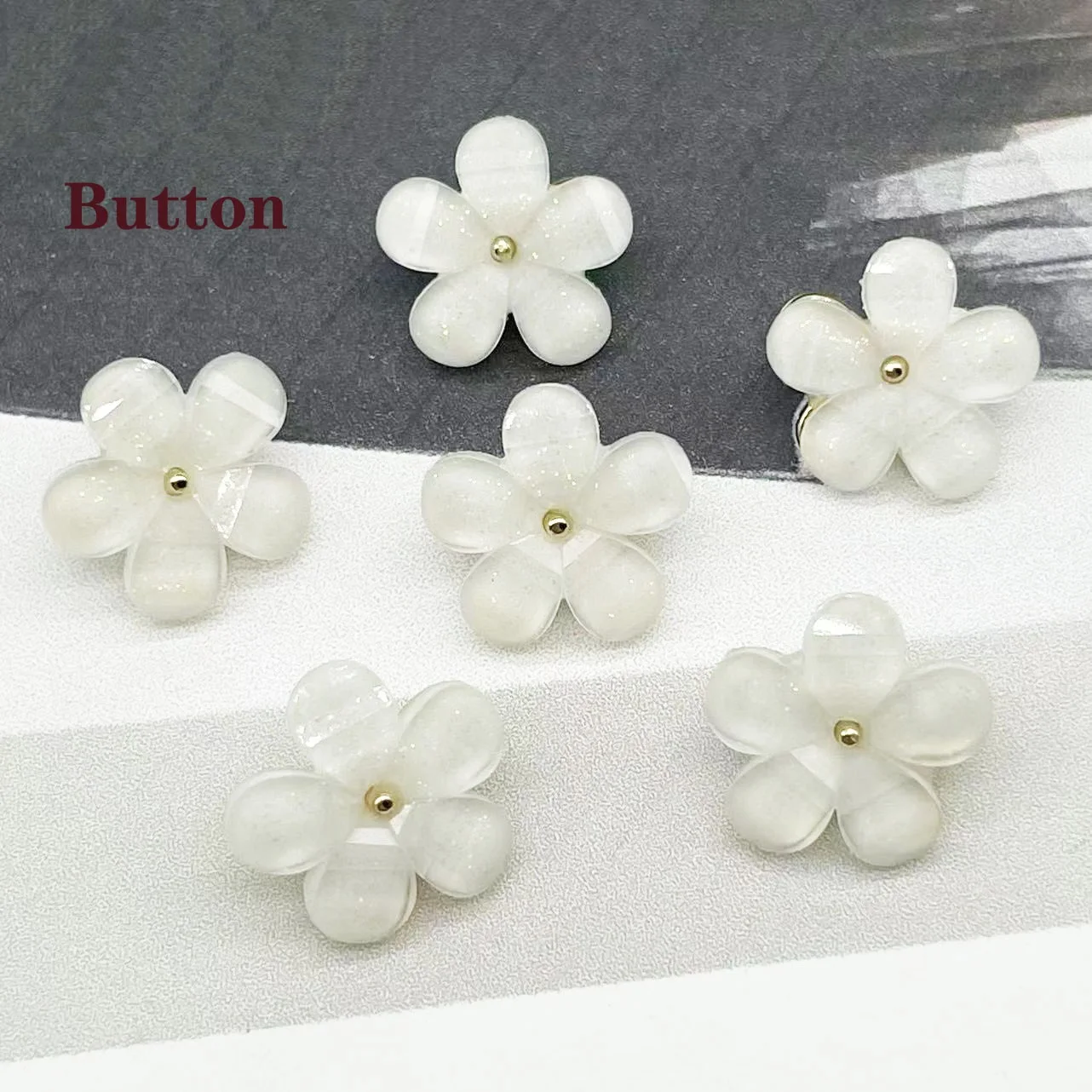 10PCS White floral hand-sewn buttons for jumpers knitwear shirts fashion accessories alloy resin petal buttons decoration