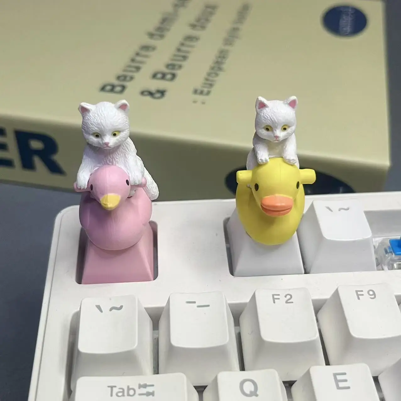 

DIY Cartoon Creative Cute Sitting Pink Duck Cat Keycaps Game Mechanical Keyboard Universal Accessories Cat Keycaps