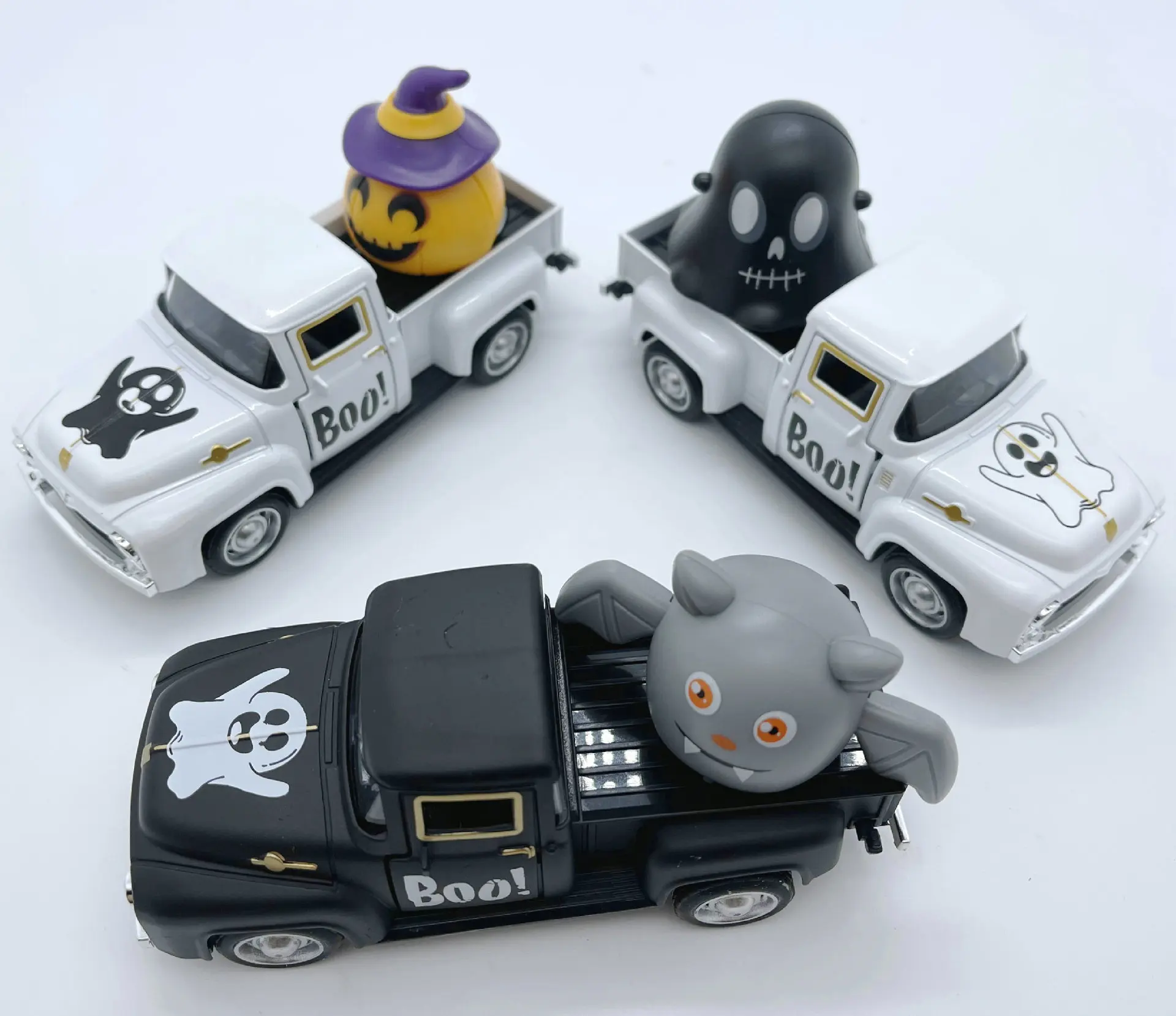 

1:32 Alloy Car Toy Model Simulation Retro Pickup Truck Halloween Classic Car Ornaments Toy Creative Pull Back Car Children Gift