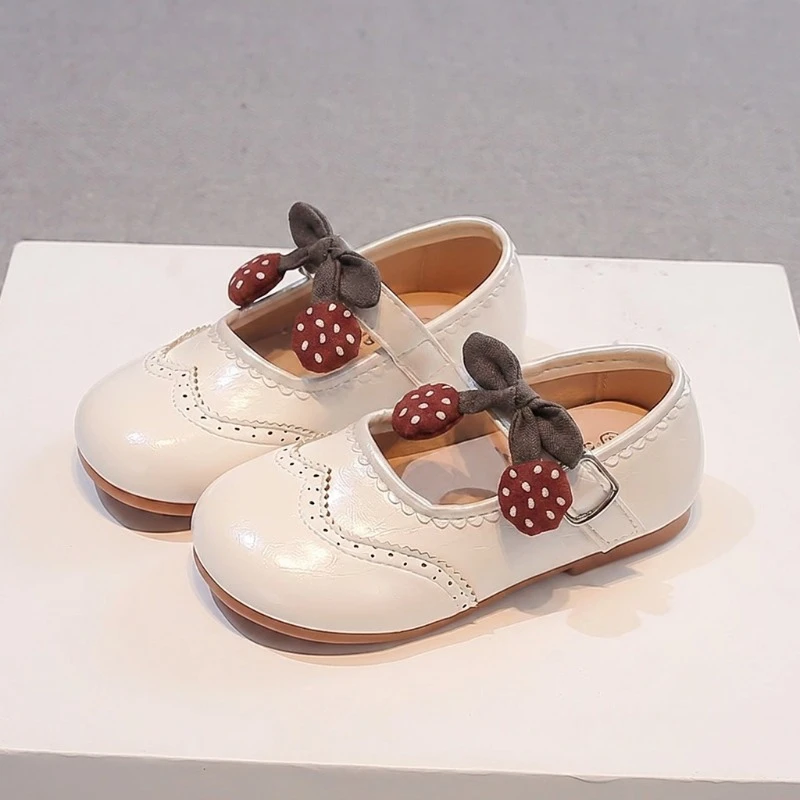 Mädchen-Flachschuhe mit runden Zehen, vielseitige Kinder-Lederschuhe mit weicher Sohle, 2026 brandneue Kinder-Prinzessinnenschuhe, rutschfest. – Detail 4