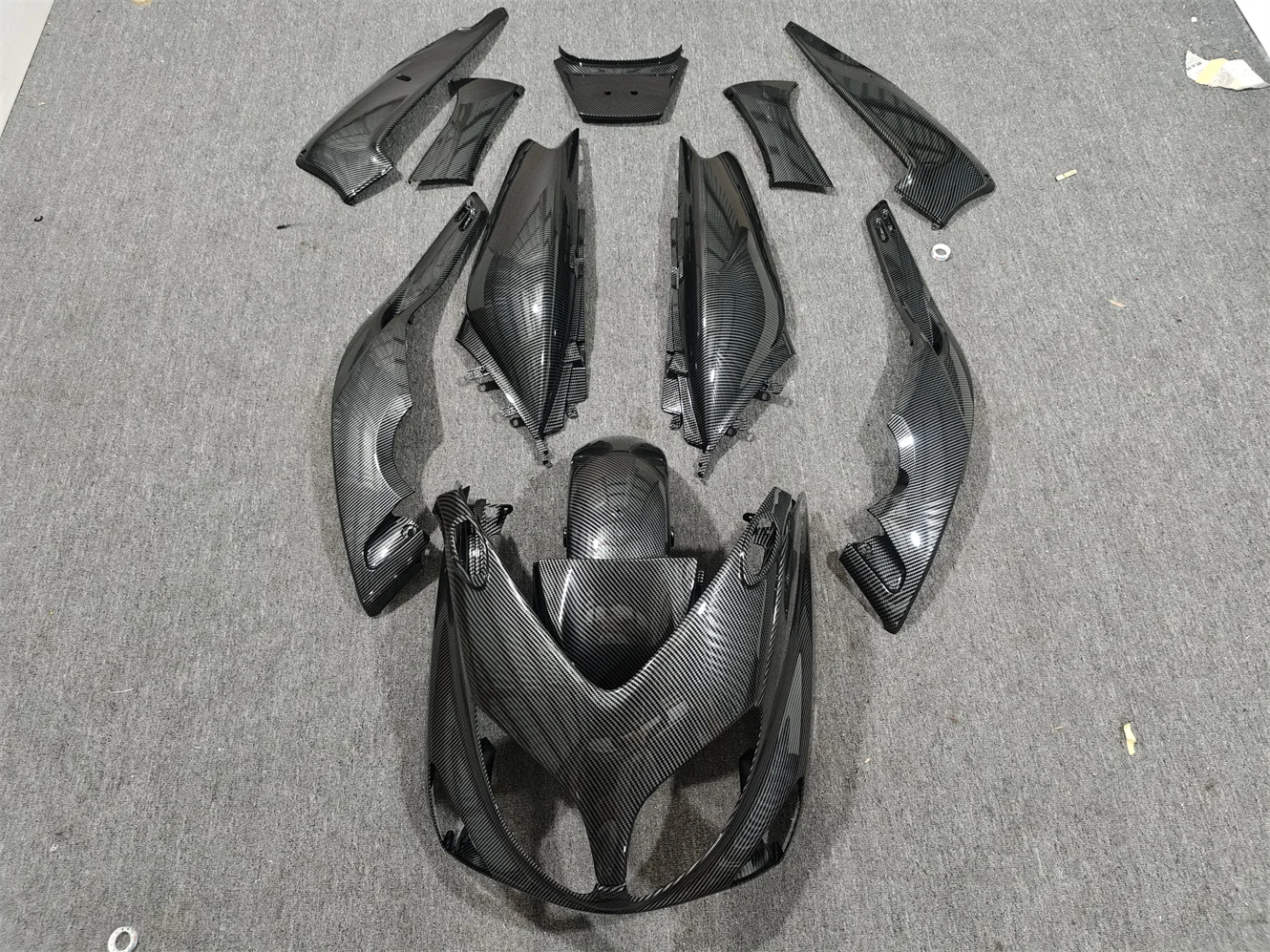 The motorcycle fairing kit is suitable for TMAX500 2001 2002 2003 2004 2005 2006 2007 fairing carbon fiber paint